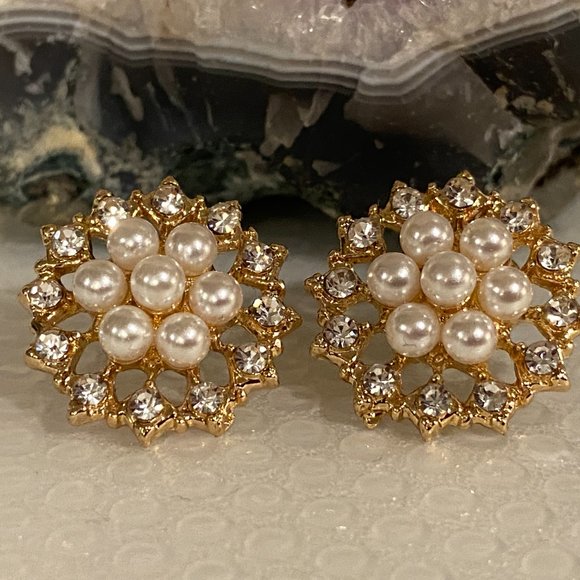 Crystals Pearls Elegant Flowers Necklace set - Picture 4 of 7